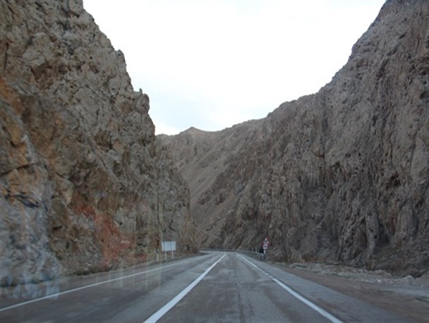 تماشای دل انگیر محور کوهستانی اسفراین به روایت لنز سپهرآیین
