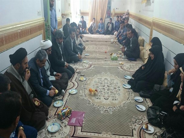 نشست صمیمی معاون وزیر اقتصاد با جمعی از فعالان عرصه فرهنگی شهرستان لنده