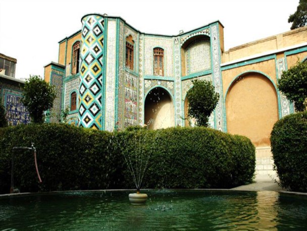 گذران اوقاتی خوش در بزرگترین تکیه مینیاتوری دنیا/ تبلور هنر ایرانی- اسلامی در کاشیکاری های بنای تاریخی معاون الملک