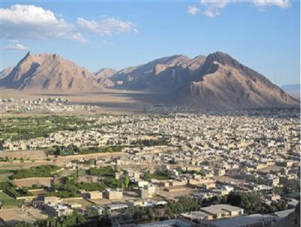 ۱۳ بدر در شهرضا ابری همراه با وزش باد شدید است