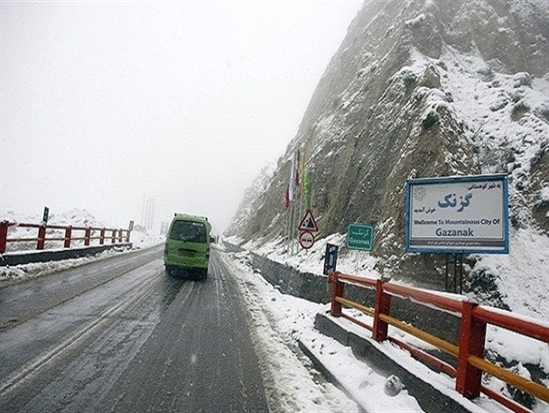 محور هراز باز و تردد خودروها به صورت عادی جریان دارد/ هیچ تلفات جانی بر اثر ریز کوه در محور هراز نداشتیم