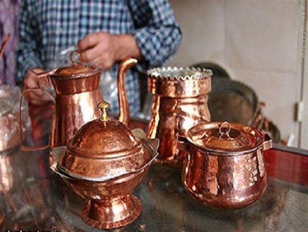 حکم‌فرمایی سکوت در بازار مسگران سنتی تفرش/نبود بیمه و تسهیلات بانکی، مانع رونق هنر مسگری شده است