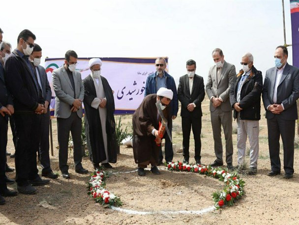 عملیات اجرایی بزرگترین نیروگاه خورشیدی کشور در محلات آغاز شد