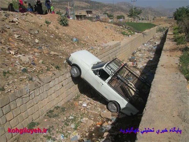 پنج نفر مصدوم در حادثه سقوط وانت پیکان به کانال در دیشموک+تصاویر