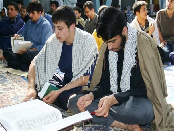 معتکف شدن بیش از 500 نفر در شهرستان حاجی آباد