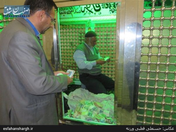 آستان مقدس امامزاده میرزین العابدین ورزنه غبار روبی شد