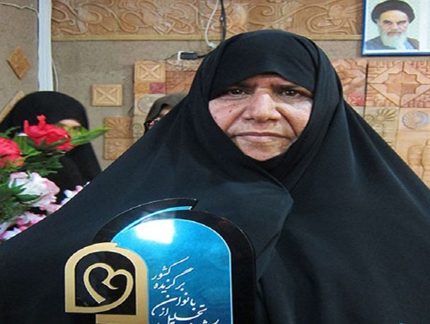 ۲۰ نفر از دانش آموزانم در جنگ شهید شدند/در حمله چماق به دست ها به مدرسه آنقدر کتک خوردیم که توان بلند شدن نداشتیم