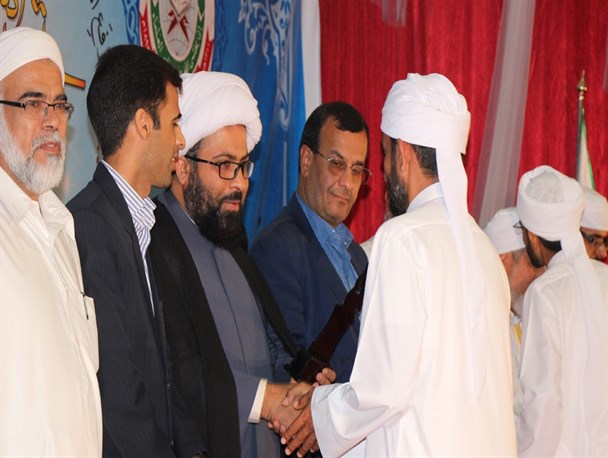 مراسم تجلیل از دانش آموختگان مدرسه علوم دینی سلطان العلماء بندرلنگه +تصاویر