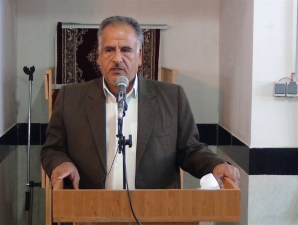 در عمل به جایگاه معلم ارزش قائل شویم