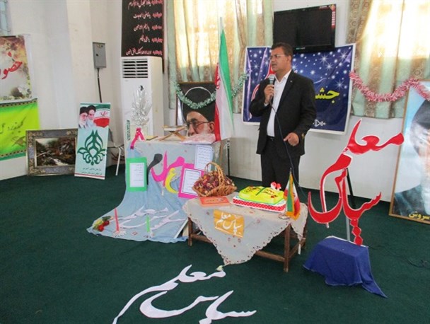 زنگ سپاس معلم در حاجی آباد نواخته شد+تصاویر