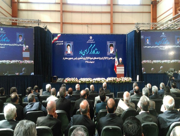 تصاویر منتخبی از حضور رئیس جمهور در مراسم روز جهانی کارگر درکارخانجات مپنا