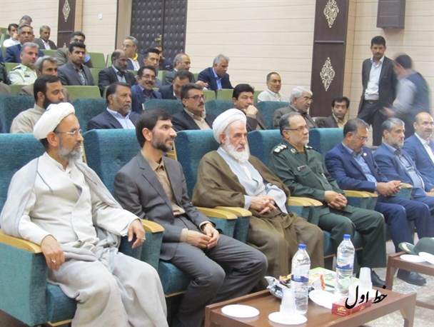 تجلیل از معلمین نمونه سیستان و بلوچستان/ پرداختن به معیشت معلمان اولویت اول آموزش و پرورش است