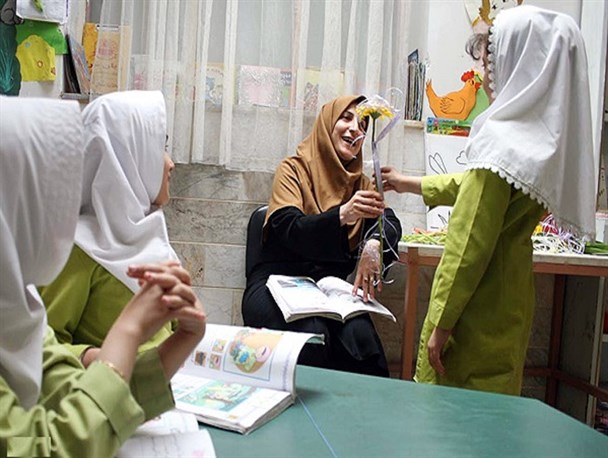 " نان" زیباترین هدیه ای بود که گرفتم/ وقتی نامه دانش آموز را دیدم از خوشحالی اشک هایم جاری شد