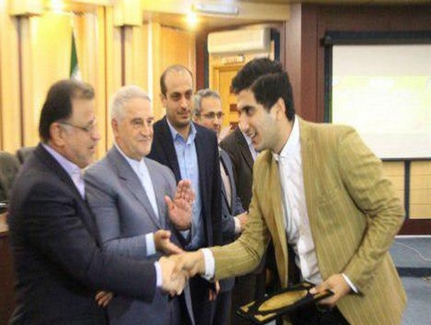 تجلیل استاندار گلستان از علی غریب، مرد خنده ایران