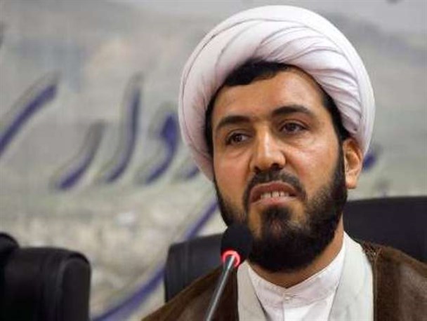 برکت علمی هر شخص در گرو تجلیل از مقام معلم است