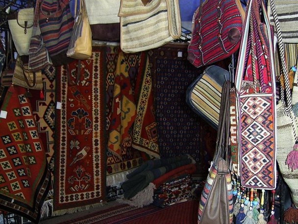 صنایع دستی لرستان وارد زندگی روزمره نشده است/ لزوم ایجاد بازارچه‌های فروش صنایع دستی در لرستان