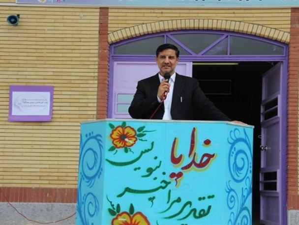 تکریم ومنزلت معلم در سطح آحاد جامعه باید صورت گیرد
