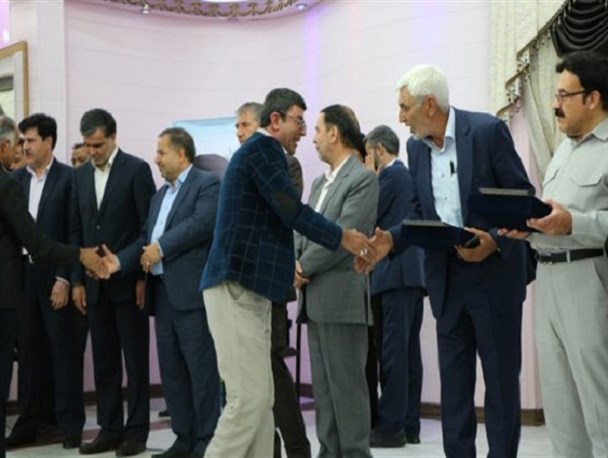 کارگران نمونه در رفسنجان تجلیل شدند + تصاویر