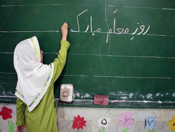 ترک تحصیل دختران را به حداقل رساندیم/ از دست دادن همکارم در مسیر میرجاوه تلخ ترین خاطره دوران معلمی است