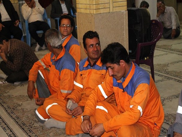 به نام کارگر به کام مدیران/وقتی به جای کارگران از مسولان تجلیل می شود+تصاویر