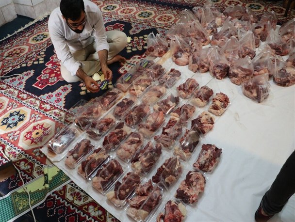 توزیع ۱۲۰۰ بسته گوشت قربانی به مناسبت عید سعید فطر در خراسان شمالی