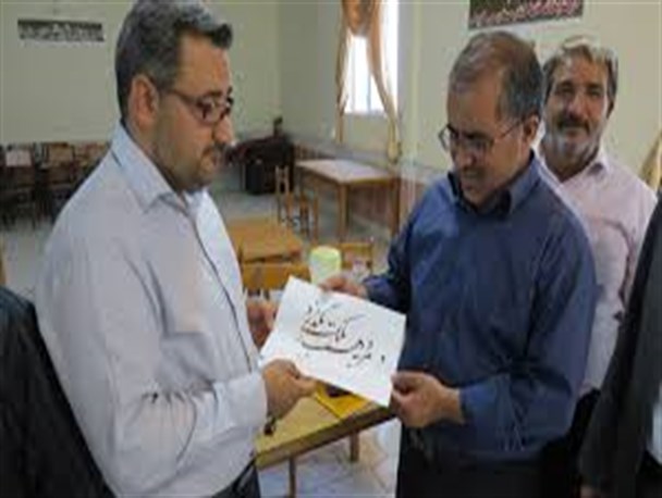 خوشنویسی هنری است که در قرآن و احادیث بر یادگیری آن سفارش شده است