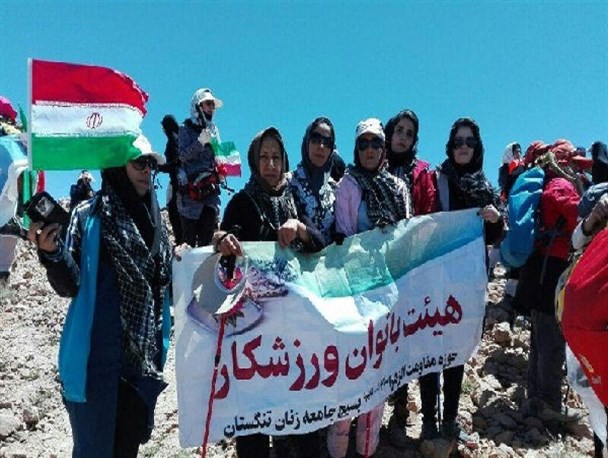 صعود بانوان کوهنورد بسیجی تنگستان به کوه دنا+ عکس