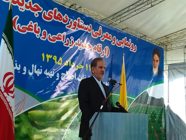 خروج اقتصاد کشور از چالش بزرگ رکود تورمی تحریم/معضلی به نام قاچاق کالا در ایران!/اصلاح نظام بانکی اولویت‌ دولت در سال ۹۵ است
