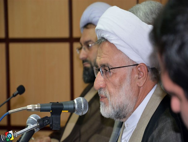 امروزه کسانی هستند که از زبان دشمن سخن گفته و عقیده دارند دوران امام(ره) باید فراموش شود