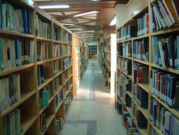 کتاب «فقیهی از بیت آیت‌اللهی» در جهرم منتشر شد