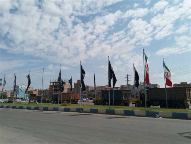 سیاه پوش شدن پارس آباد مغان در سالروز ارتحال امام مهربانی‌ها +تصاویر