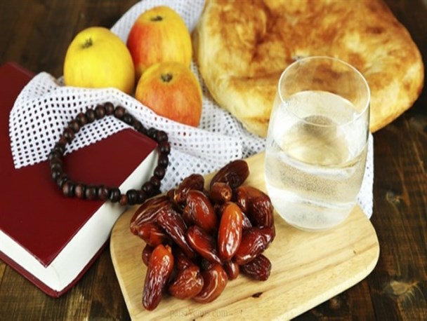 روزهای داغ روزه داری در تابستان گرم قصرشیرین/ از عطش بر سر سفره های افطار تا لحظه شماری برای شنیدن ندای ملکوتی اذان