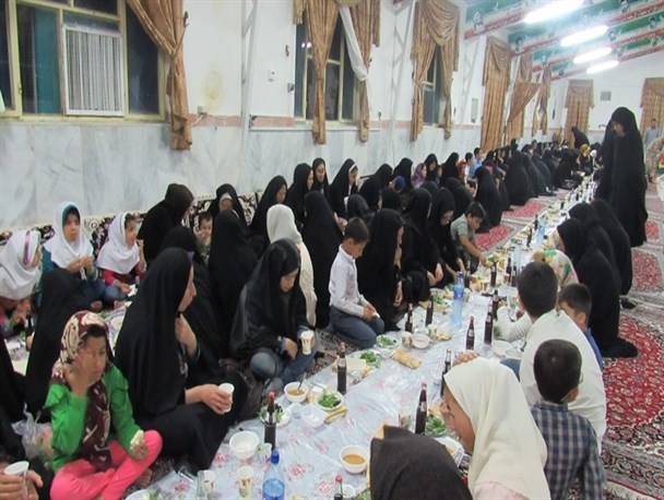 اطعام بیش از 200 نفر از ایتام و نیازمندان در سپاه درگز