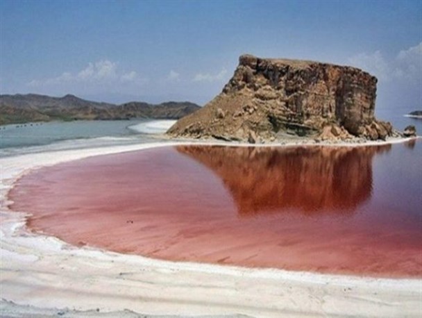 کاهش ۶ سانتی متر آب دریاچه ارومیه نسبت به سال گذشته