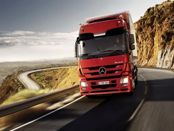 حرکت ناوگان کامیونی کشور در جاده خاکی/ چرخ کامیون‌های 3 ساله اروپایی به ایران می‌رسد؟