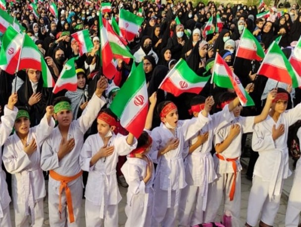 اجرای سرود سلام فرمانده توسط دهه نودی های شهرستان بهمئی