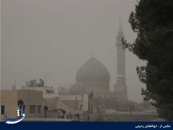 تصاویر/ریزگردها آسمان قم را سیاه کرد