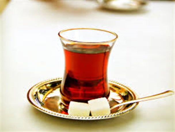 مراقب کم آبی بدن در ماه رمضان باشید/یک لیوان چای دولیوان آب بدن را دفع می کند