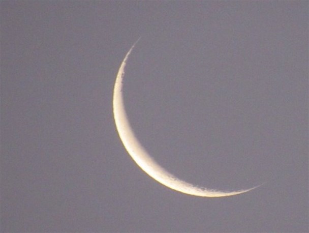 ماه آخرین روزهای رمضان در آسمان فریدونشهر+ تصاویر