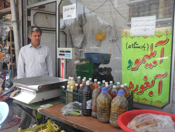 می خواستم محصول طبیعی تولید کنم/فصلی بودن مهمترین مشکل کار آبلیمو، آبغوره و رب گیری است