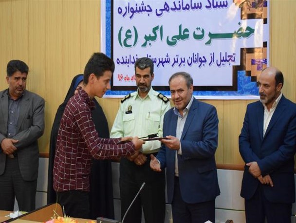 نظام جمهوری اسلامی با جریان دو قطبی کردن کشور مقابله می کند