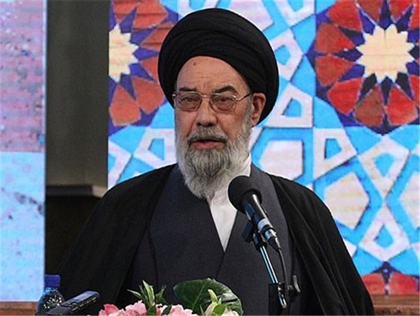 دولت را قبول داریم ولی انتقادهایی هم داریم/ عملکرد برخی از مدیران باعث ضد انقلاب شدن مردم می‌شود