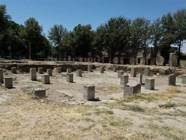 گلایه های مردم اسدآباد از بی تدبیری مسئولان/ پروژه کتابخانه ۱۱ سال معطل مانده!