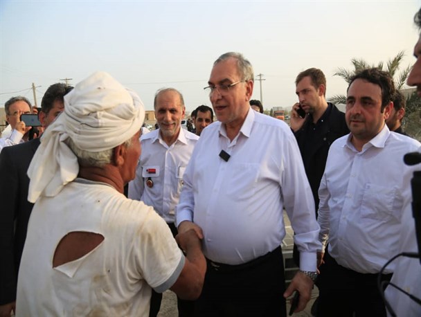 بازدید وزیر بهداشت از مرکز خدمات جامع سلامت سایه خوش و دیدار با زلزله‌زدگان