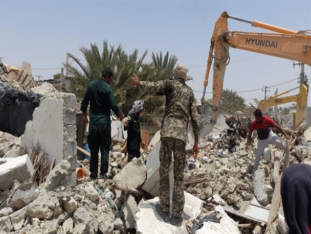موج همدلی جهادگران در مناطق زلزله‌زده/ حضور ۳۰ جهادگر بستکی در روستای سایه‌خوش