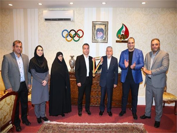 عسکری مدال طلای بازیهای آسیایی خود را تقدیم موزه ملی ورزش کرد