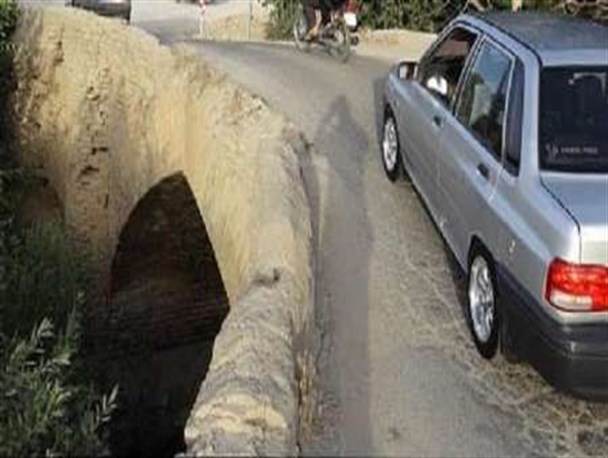 پل تاریخی حاج فتحعلی بروجرد مسدود شد