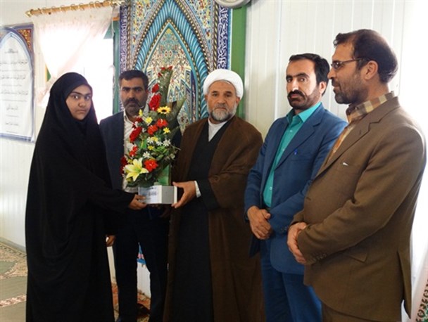 دانش آموز دختر مه ولاتی در مسابقات قرآن، عترت و نماز دانش آموزی کشور خوش درخشید