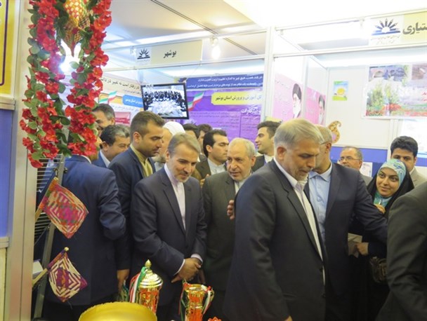 غرفه دستاوردهای آموزش وپرورش  هرمزگان میزبان معاون رئیس جمهور