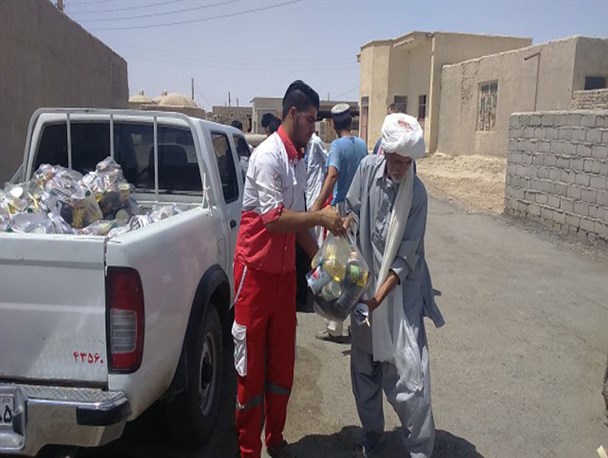 بیش از هزار سبد غذایی در بین طوفان زدگان شمال شهرستان هیرمند توزیع شد